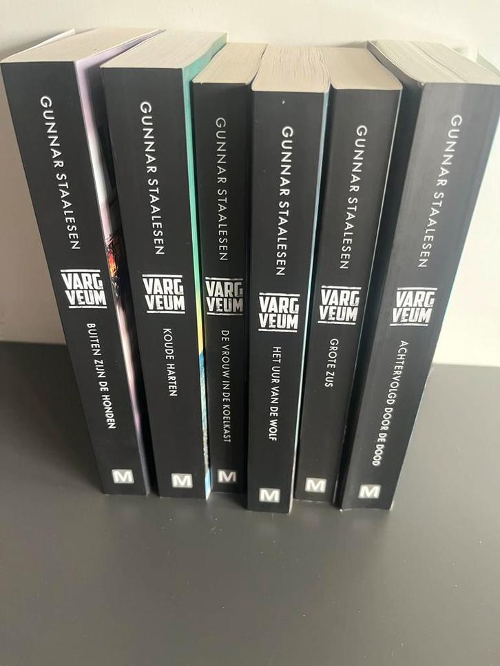 6 Varg Veum Detectives - Gunnar Staalesen, Boeken, Detectives, Zo goed als nieuw, Tv-bewerking, Ophalen of Verzenden