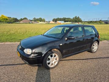 Volkswagen Golf 2.0 85KW 2003 Zwart beschikbaar voor biedingen