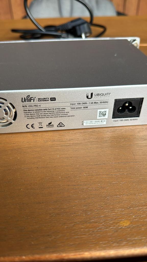 Ubiquiti UniFi USG 4 Pro, Computers en Software, Netwerk switches, Gebruikt, Ophalen of Verzenden