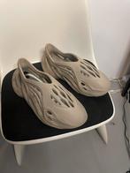 Yeezy Foam Runner, Ophalen of Verzenden, Zo goed als nieuw, Bruin, Slippers