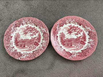 2 Roze dinerborden van Merrie England, Bramall Hall beschikbaar voor biedingen