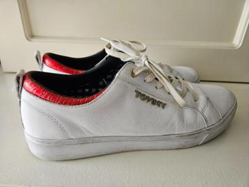 Sneakers gympen schoenen wit Tommy Hilfiger 42 bijna nieuw beschikbaar voor biedingen