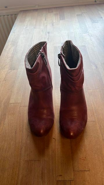 Laarsjes maat 37 bordeauxrood beschikbaar voor biedingen