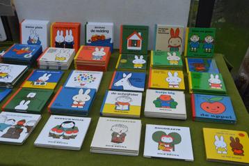 100 vierkanten Nijntje boekjes Dick Bruna:De koning,ezelsoor beschikbaar voor biedingen