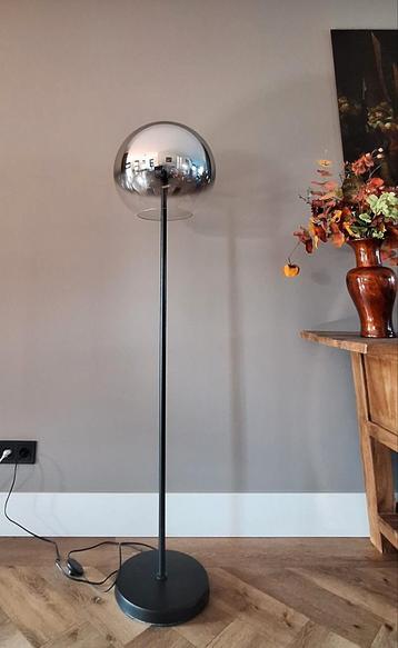 Prachtige design vloerlamp met 3 standen dimmer, als nieuw! beschikbaar voor biedingen