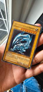 Blue-Eyes White Dragon 1st Edition - Near Mint, Ophalen of Verzenden, Gebruikt, Losse kaart, Foil