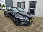 Volkswagen Scirocco 1.4 TSI AUTOMAAT CLIMA/CRUISE/NAVI, Gebruikt, Zwart, 4 cilinders, 4 stoelen