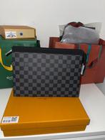 Louis Vuitton Pochette Voyage MM, Sieraden, Tassen en Uiterlijk, Portemonnees, Ophalen of Verzenden, Nieuw, Zwart