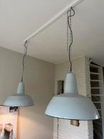 2 Grijze Emaille Industriële Hanglampen, Huis en Inrichting, Lampen | Hanglampen, Ophalen, Gebruikt, Metaal, Minder dan 50 cm