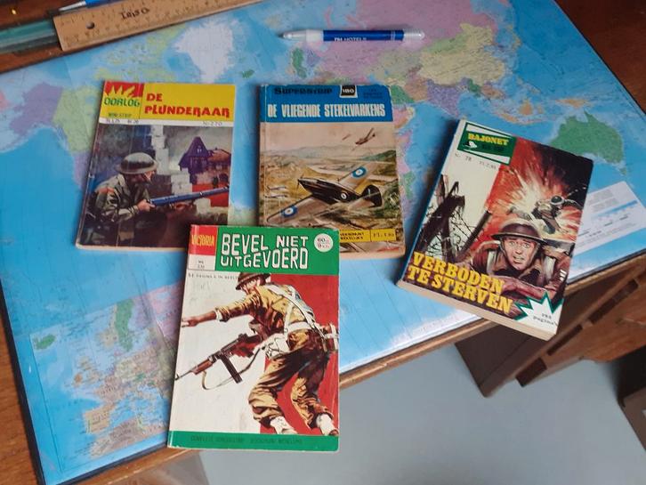 4 Oorlogstrips boekjes - Jaren 80  Bajonet - Verboden, Boeken, Stripboeken, Zo goed als nieuw, Meerdere stripboeken, Verzenden