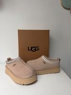 UGG Tazz II, Beige, Nieuw, Ophalen of Verzenden, Pantoffels of Sloffen