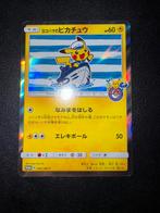 Yokohama's Pikachu poncho - Pokemon Center SM-P 283, Hobby en Vrije tijd, Ophalen of Verzenden, Zo goed als nieuw