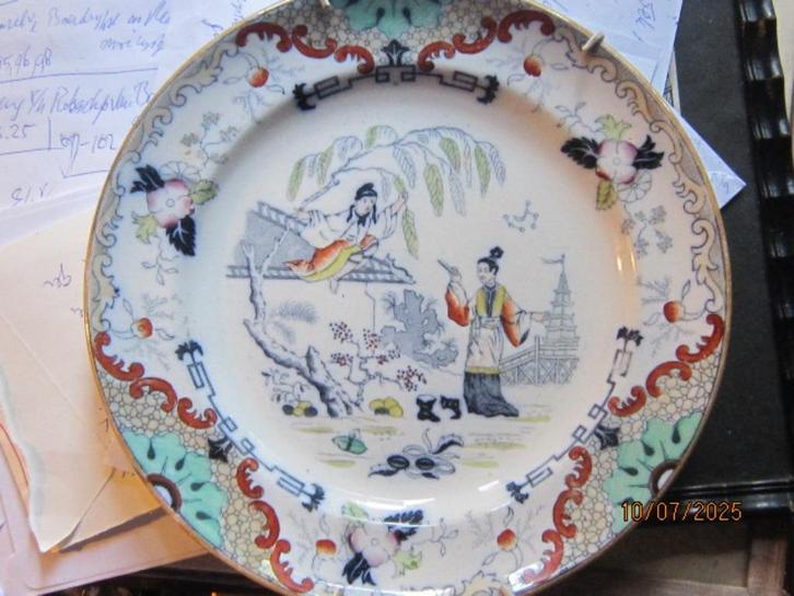 Petrus Regout, Porc Wandbord "TIMOR ""met Klemmen, Antiek en Kunst, Antiek | Wandborden en Tegels, Ophalen