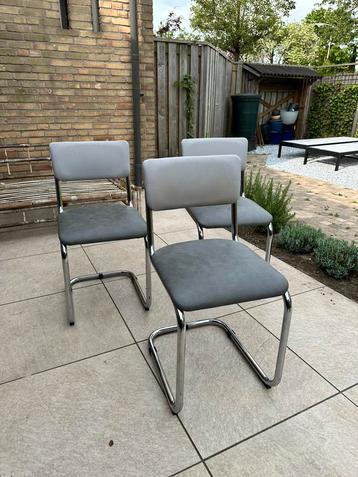 Retro Buisframe stoelen (3 stuks) beschikbaar voor biedingen