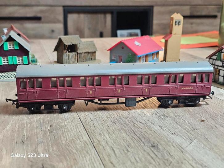 Modeltrein Ho TRI-ANG wagon ENGELS, Hobby en Vrije tijd, Modeltreinen | H0, Zo goed als nieuw, Wagon, Gelijkstroom, Roco, Ophalen of Verzenden