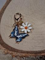 bedel / hanger vlinder daisy paars blauw wit, 1 bedel, Ophalen of Verzenden, Nieuw, Overige merken