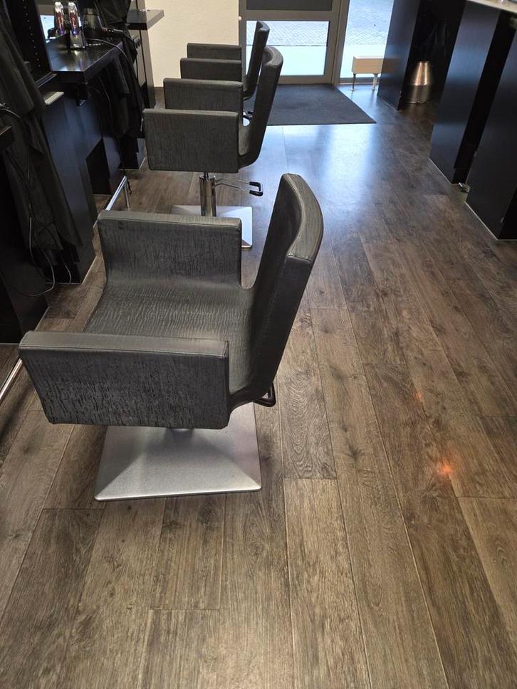 Kapperstoel met Pomp - Professioneel, Huis en Inrichting, Stoelen, Gebruikt, Ophalen of Verzenden