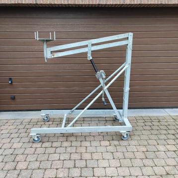 Montagelift Muba 600kg. beschikbaar voor biedingen