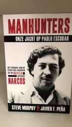 Manhunters Onze jacht op Pablo Escobar, Ophalen of Verzenden, Zo goed als nieuw
