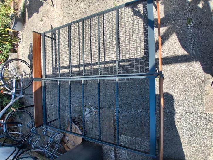 Praktisch en stevig bedden +tweeganzendekens +tweematrassen, Huis en Inrichting, Slaapkamer | Bedden, Gebruikt, Tweepersoons, 90 cm