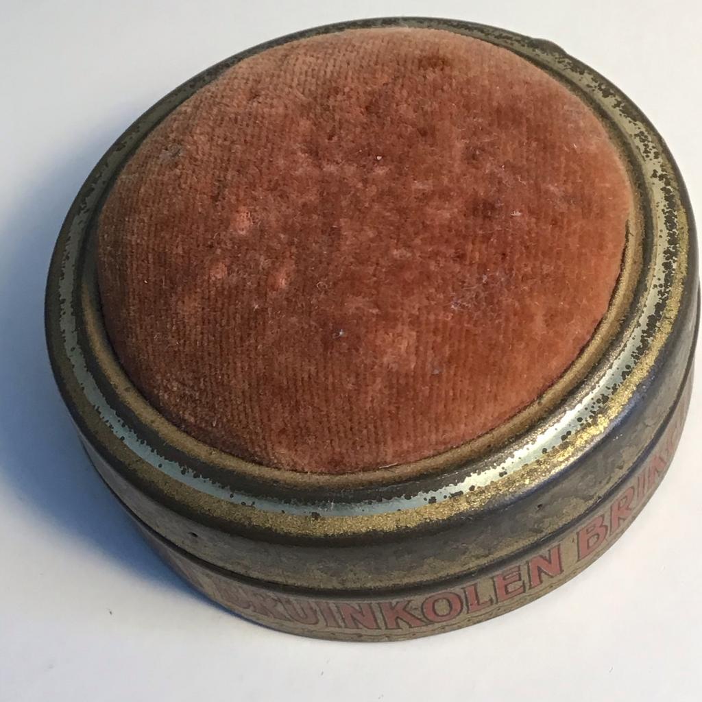 Antiek speldenkussen Bruinkolen Briketten, Ophalen of Verzenden