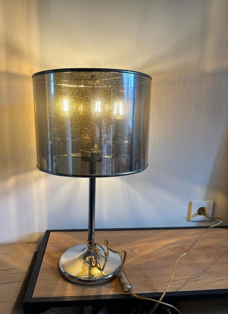 Vintage Massive lamp met metalen voet en kunststof kap, Huis en Inrichting, Lampen | Tafellampen, Ophalen of Verzenden, Gebruikt