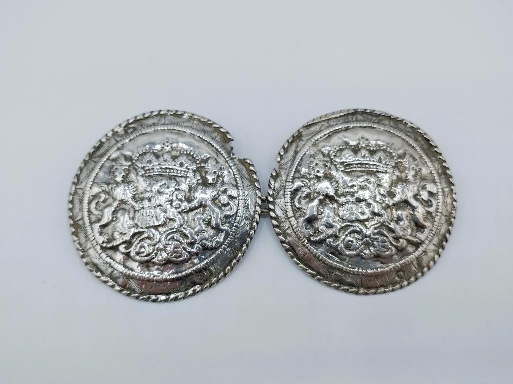 Antieke zilveren broekstukken, Walcheren, 1869