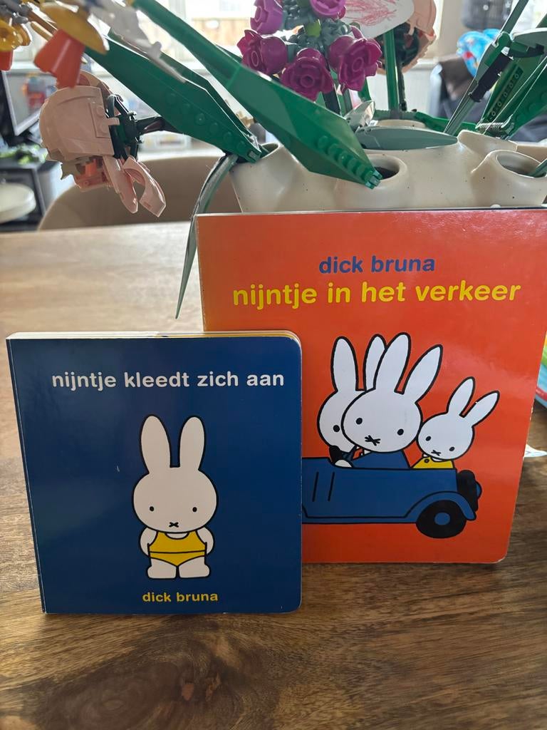 Nijntje in het verkeer en Nijntje kleedt zich aan, Boeken, Kinderboeken | Kleuters, Gelezen, Fictie algemeen, 4 jaar, Jongen of Meisje
