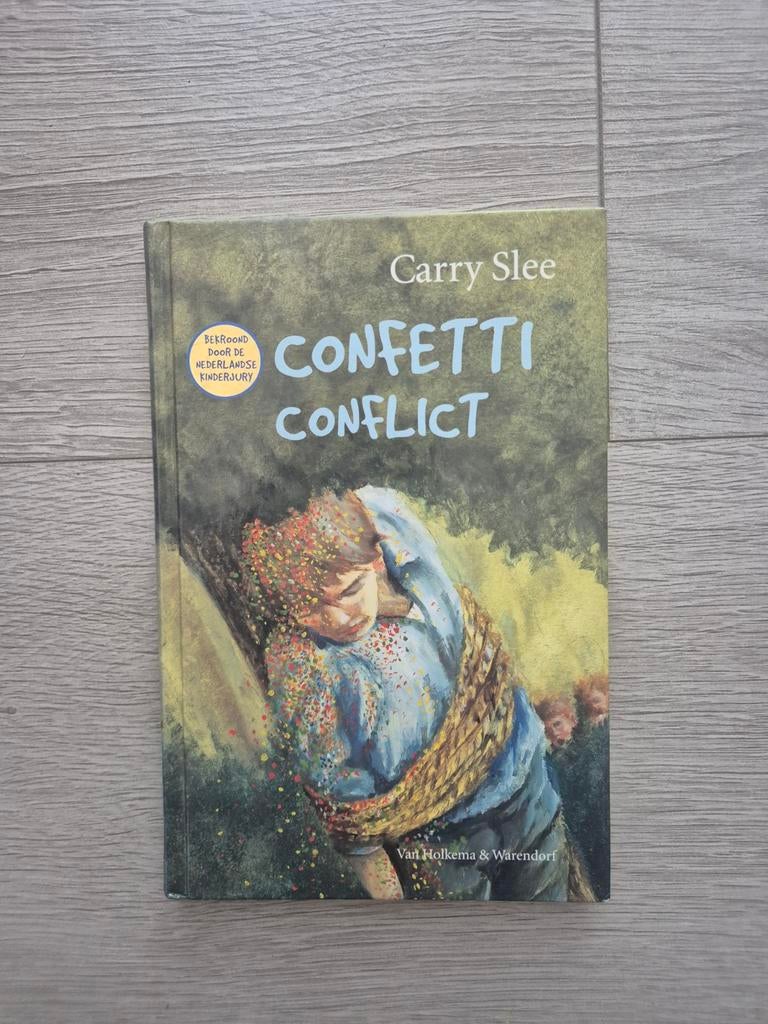 Confetti Conflict - Carry Slee (Bekroond door Kinderjury), Ophalen of Verzenden, Gelezen, Carry Slee, Fictie algemeen