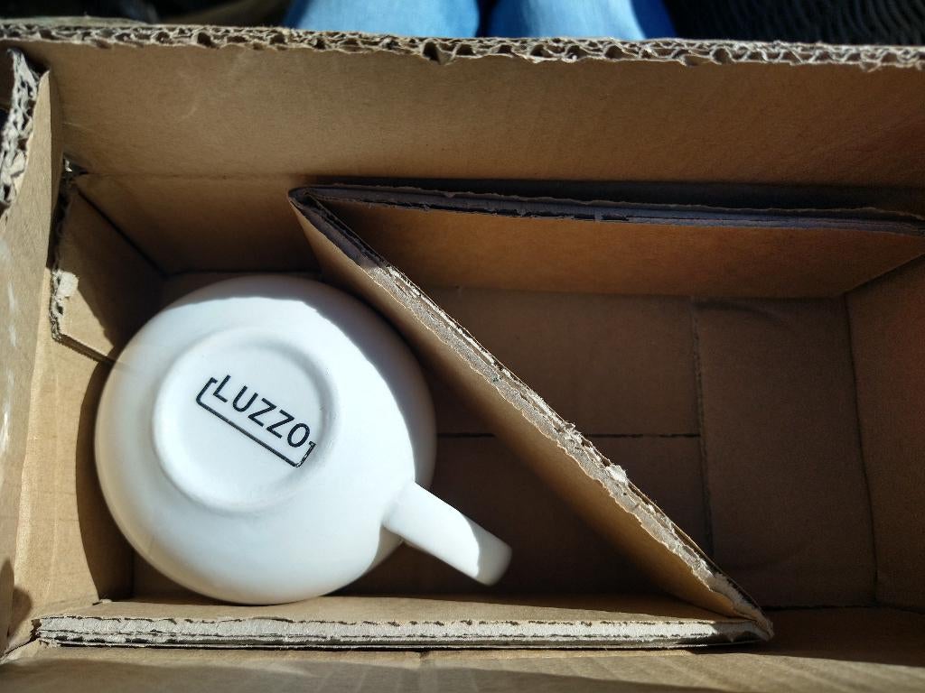 8x Luzzo Kop en schotel wit porselein (Nieuw in doos), Nieuw, Ophalen of Verzenden, Effen, Kop(pen) en/of Schotel(s)