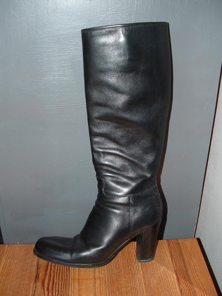 Prada zwarte leren laarzen maat 36½ made in Italy, Kleding | Dames, Schoenen, Hoge laarzen, Prada, Zwart, Ophalen of Verzenden