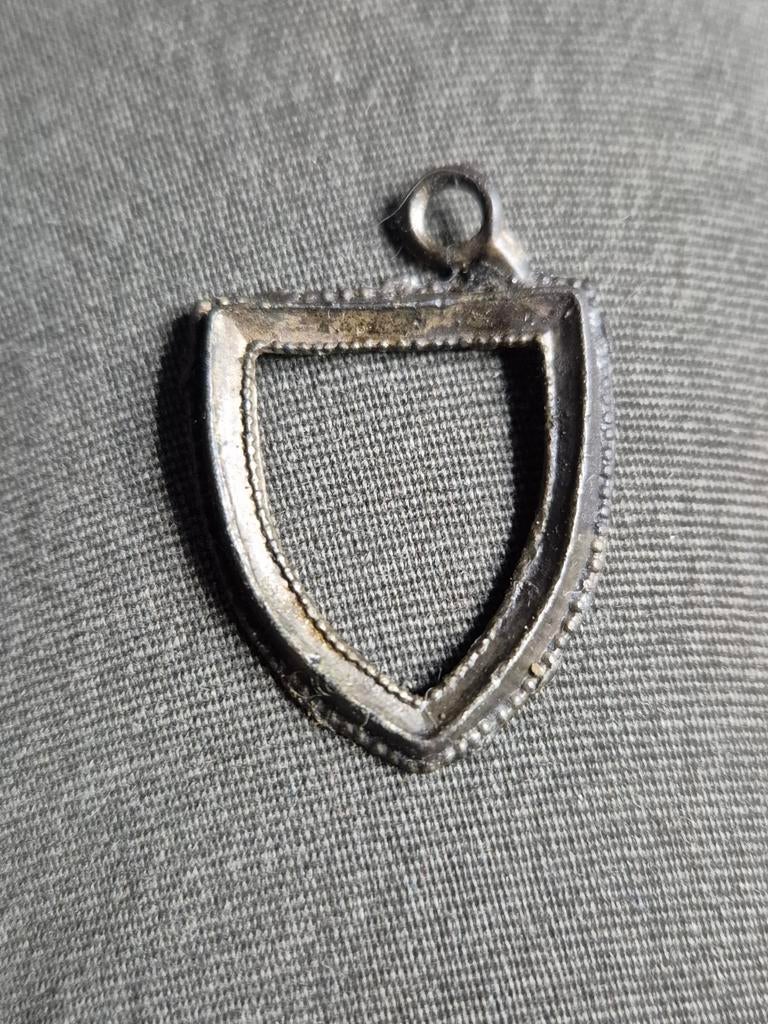 Bidemvondst pelgrimsinsigne Schild, Ophalen of Verzenden, Overige materialen, Overige merken