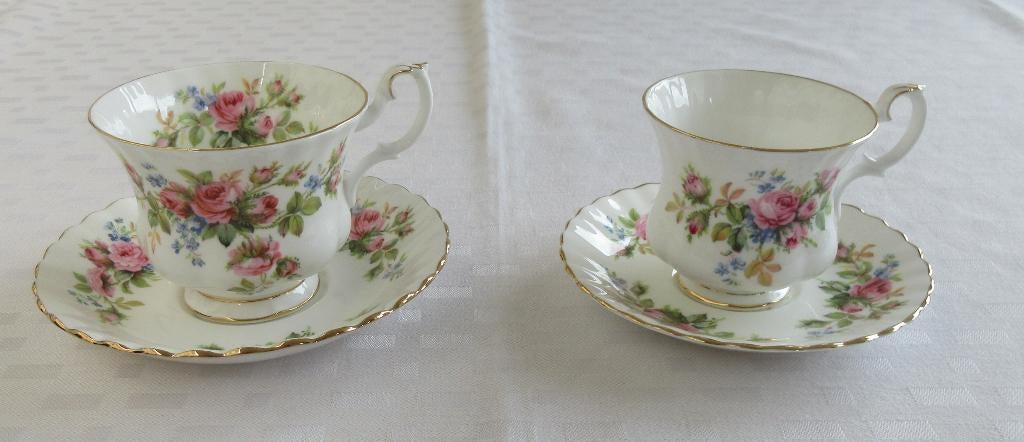 2 Kop en schotels Royal Albert Moss Rose, Ophalen of Verzenden