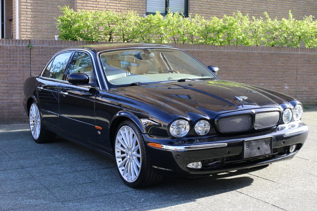 Jaguar XJR (X350) - 20” Sepang velgen, Amerikaanse Title, Automaat, Achterwielaandrijving, 4200 cc, 1650 kg