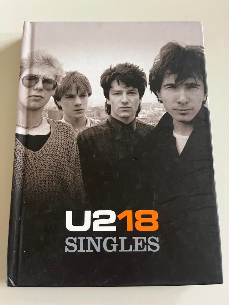 U2 18 Singles Collectors Item CD/DVD met Songteksten en Foto, Ophalen of Verzenden, Zo goed als nieuw, Boxset