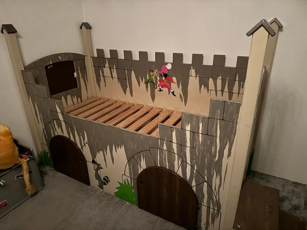 Kastelenbed met bureau - Gratis af te halen, Kinderen en Baby's, Kinderkamer | Stapelbedden en Hoogslapers, Ophalen, Gebruikt