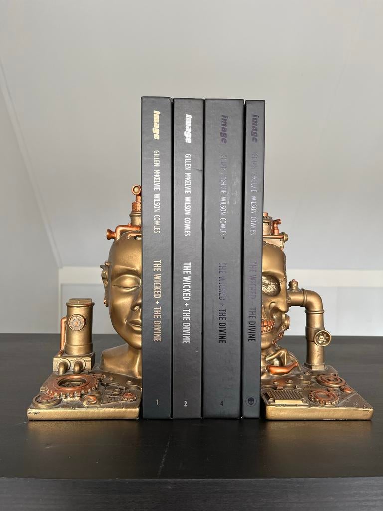 Wicked & Divine Deluxe Hardcover 1, 2 en 4 (OOP), Boeken, Meerdere comics, Ophalen of Verzenden, Gelezen, Amerika