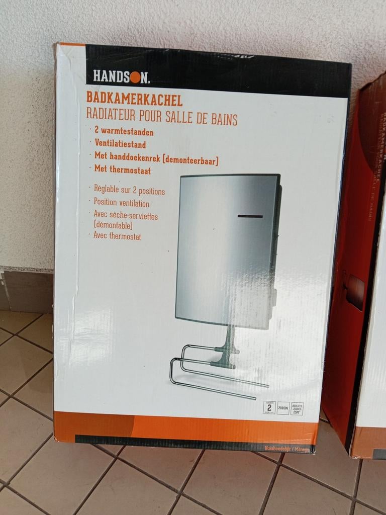 HandsOn Badkamerkachel met handdoekenrek en thermostaat, Doe-het-zelf en Verbouw, Verwarming en Radiatoren, 30 tot 80 cm, Minder dan 60 cm