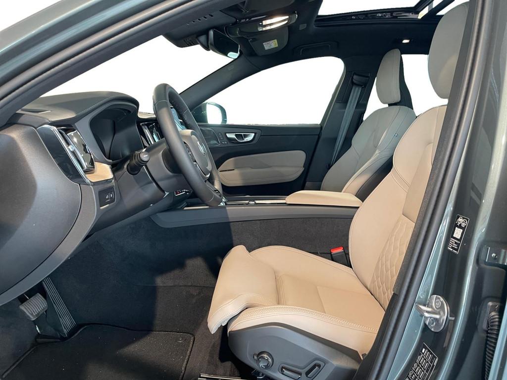 Volvo XC60 T6 Plug-in hybrid AWD Ultra Dark | 21" 5-V Spoke, Automaat, Stof, 4 cilinders, XC60