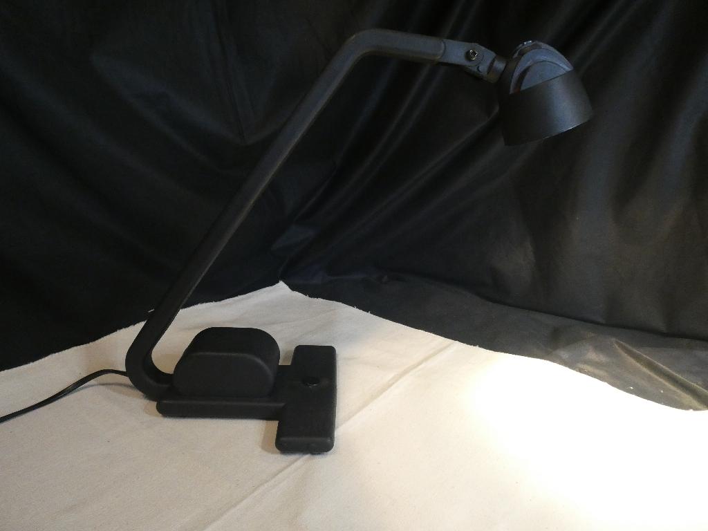 Lival Finland Tafellampje/bureaulamp, Tijdloos design, Kunststof, Gebruikt, Ophalen of Verzenden