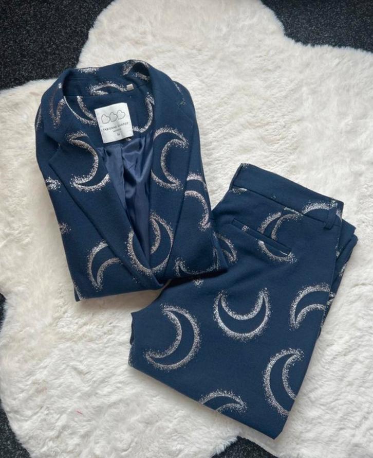 Fabienne chapot 2 delig pak maat 36, Kleding | Dames, Jasjes, Kostuums en Pakken, Gedragen, Kostuum of Pak, Maat 36 (S), Blauw