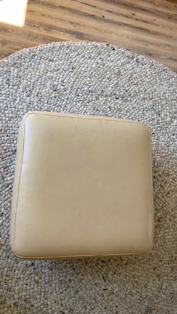 Hocker voetenbank, Ophalen, Gebruikt, Leer, 50 tot 75 cm