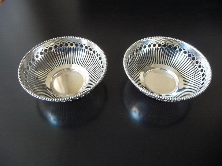2 Keltum verzilverde ajour serveerschaaltjes/bonbonnières, Antiek en Kunst, Antiek | Schalen, Ophalen of Verzenden