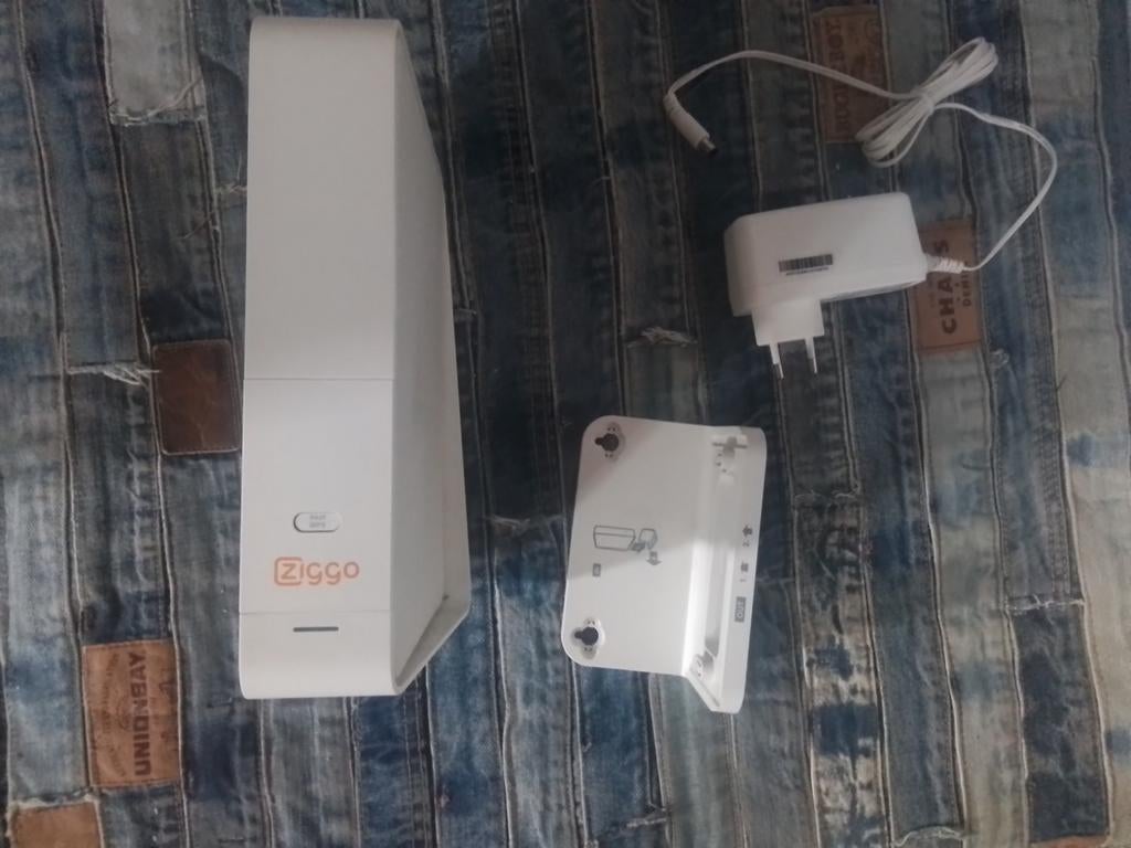 Ziggo modem router Connectbox, Computers en Software, Routers en Modems, Ophalen of Verzenden, Zo goed als nieuw