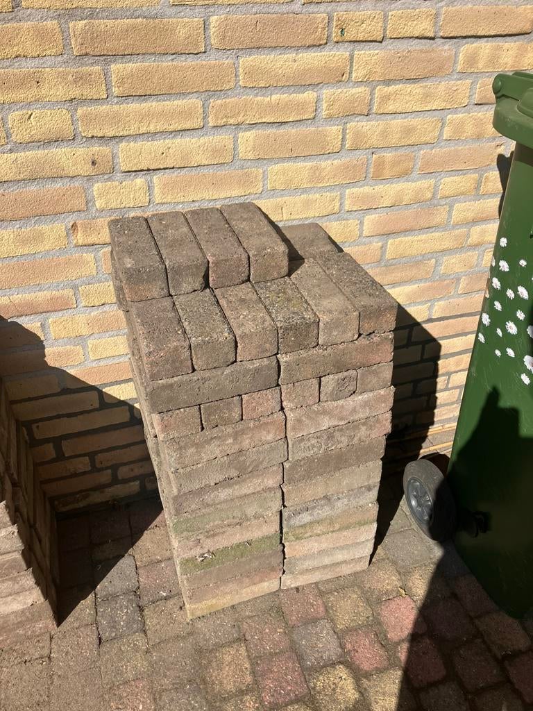 Grotere klinkers, Ophalen, Zo goed als nieuw, Beton, Klinkers