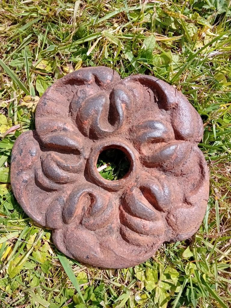 Oude rozet van gietijzer, Ophalen of Verzenden