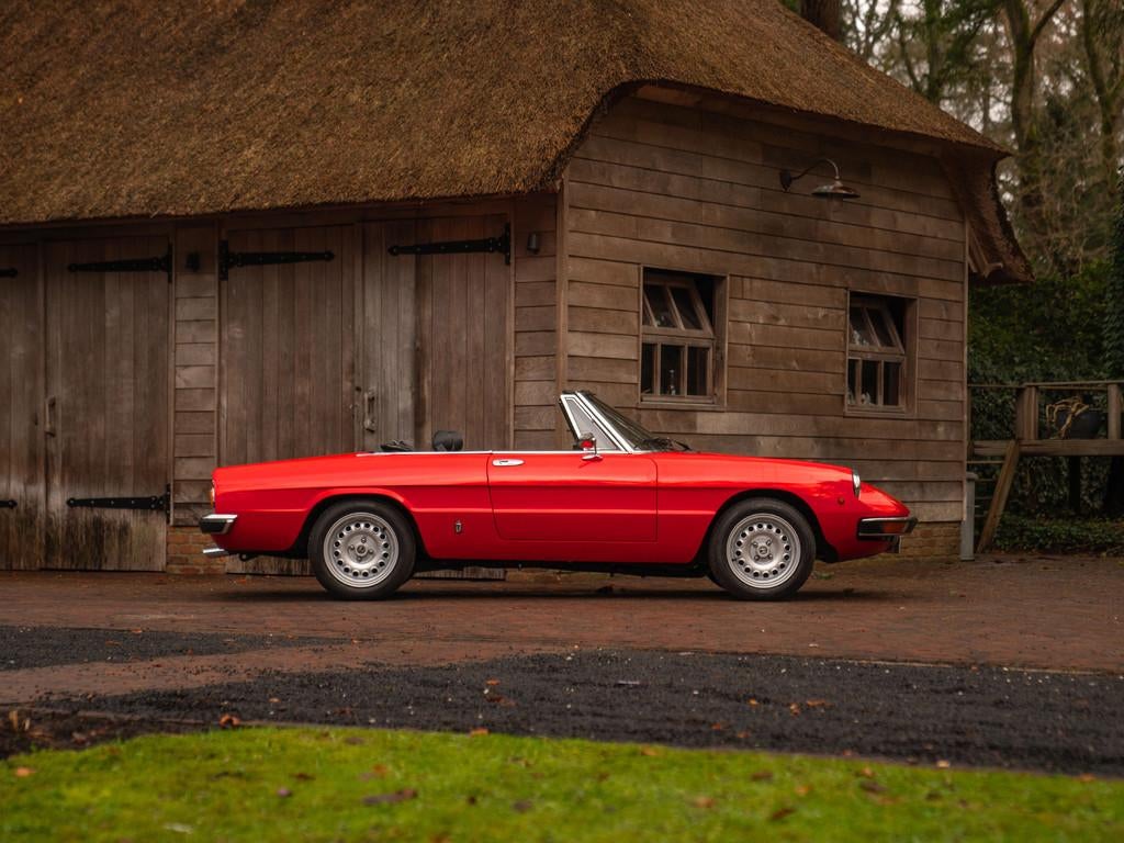 Alfa Romeo Spider 2000 Veloce (bj 1982), Auto's, Achterwielaandrijving, Zwart, 1962 cc, Cabriolet