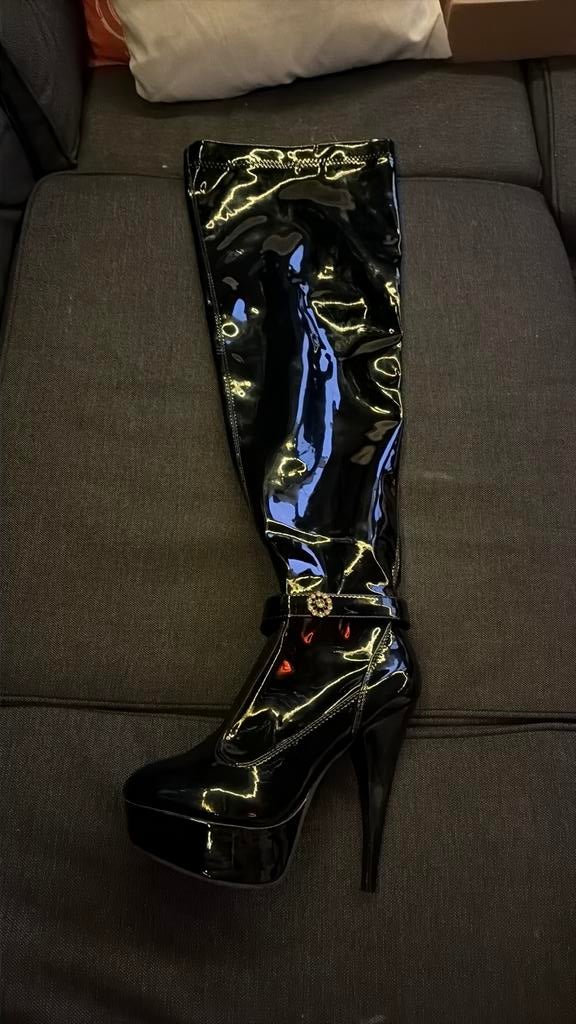 Mooie hoge lak laarzen maat 40, Ophalen, Zo goed als nieuw, Zwart, Hoge laarzen