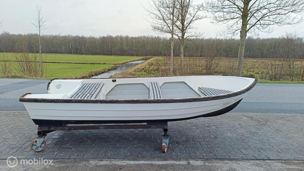 Leuke overnaadse Sloep | 4.00 meter | Kussenset, Gebruikt, Overnaadse sloep, Overige brandstoffen, Overnaadse Sloep