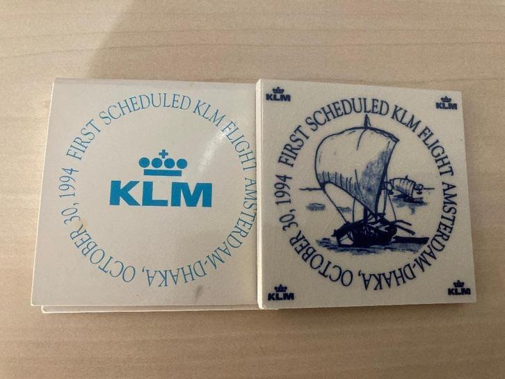 KLM First Flight Tile Dhaka, Verzamelen, Luchtvaart en Vliegtuigspotten, Nieuw, Overige typen, Ophalen